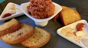 Dali by ste si tatársky biftek? Tu je recept excelentného kuchára Karola Hrčku